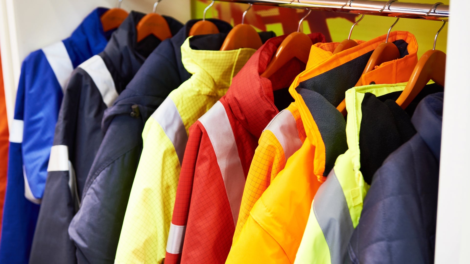Choosing the Right Reflective Safety Jacket Colors for Your Needs